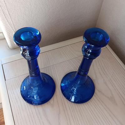 PAIR OF COBALT BLUE ETCHED GLASS CANDLESTICKS