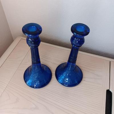 PAIR OF COBALT BLUE ETCHED GLASS CANDLESTICKS
