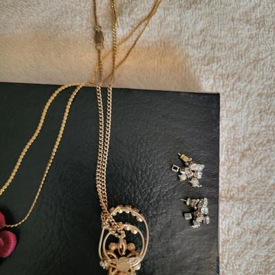 SEITARELLI BROOCH & 2 NECKLACES
