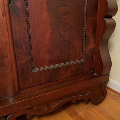 Antique Mahogany Wood Credenza Sideboard w Key