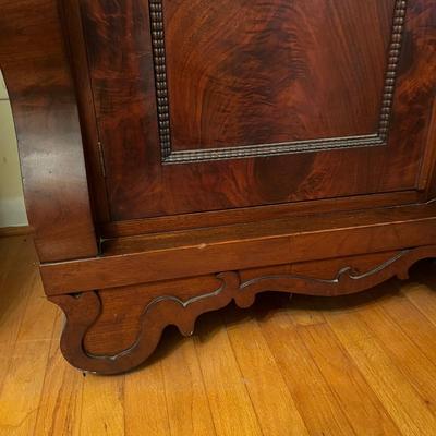 Antique Mahogany Wood Credenza Sideboard w Key