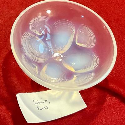 Sabino glass opalescent bowl with sea shell in floral design