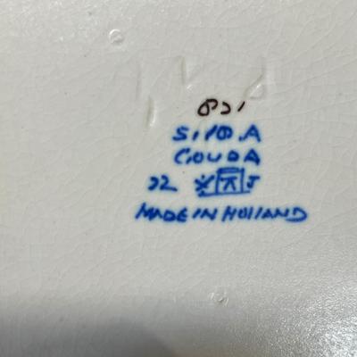 Lot 96 Gouda Gaudy Dutch Cigarette Box