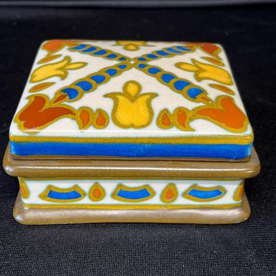 Lot 96 Gouda Gaudy Dutch Cigarette Box