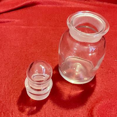 Covered crystal condiment jar with stopper