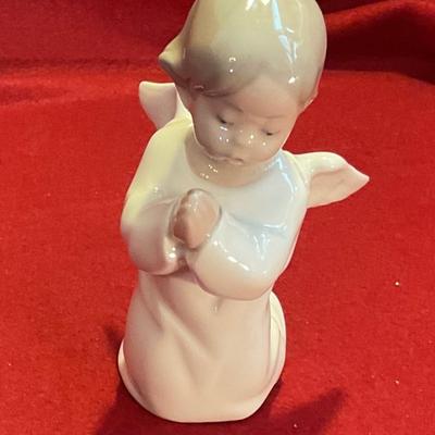 Lladro angle figure, kneeling baby angle