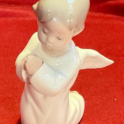 Lladro angle figure, kneeling baby angle