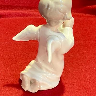 Lladro angle figure, kneeling baby angle