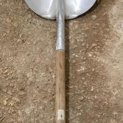 D Handle Wide Shovel