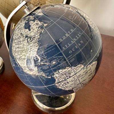 COLLECTIBLE DESKTOP GLOBE LOT