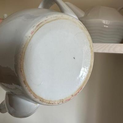 WHITE TEAPOT TRIO & DÉCOR BOX
