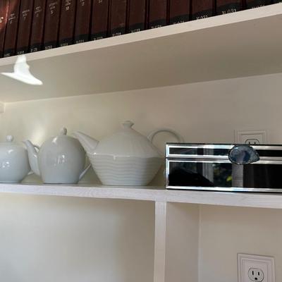 WHITE TEAPOT TRIO & DÉCOR BOX