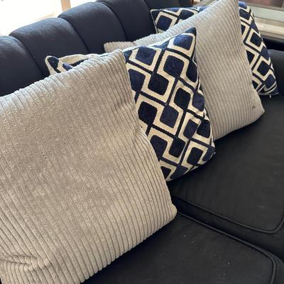 BLACK TUFTED BACK SOFA