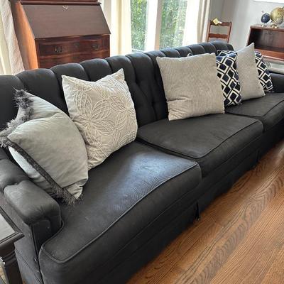 BLACK TUFTED BACK SOFA