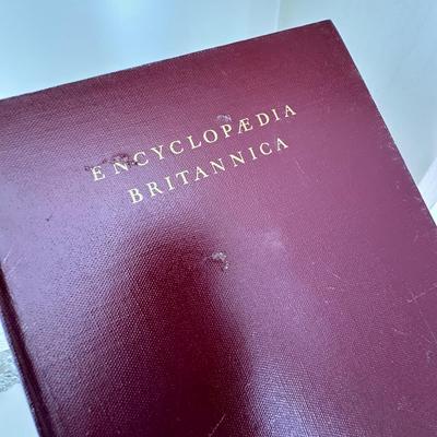 VINTAGE ENCYCLOPEDIA BRITTANICA SET