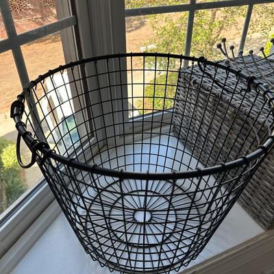 BASKET LOT