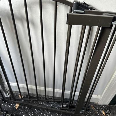 PAIR BABY-PET GATES, ORGANIZER