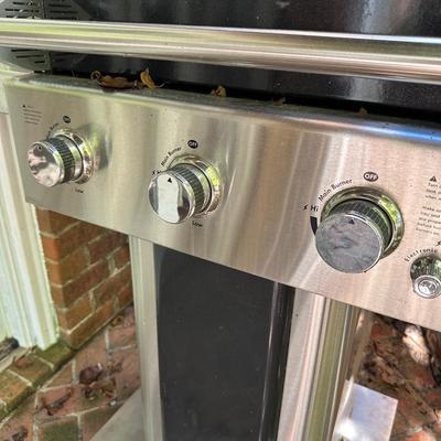 GAS GRILL