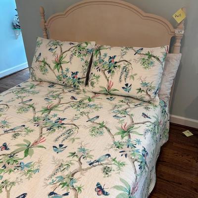 PINK FULL SIZE VINTAGE BED WITH BEDDING