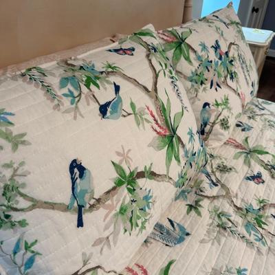 PINK FULL SIZE VINTAGE BED WITH BEDDING