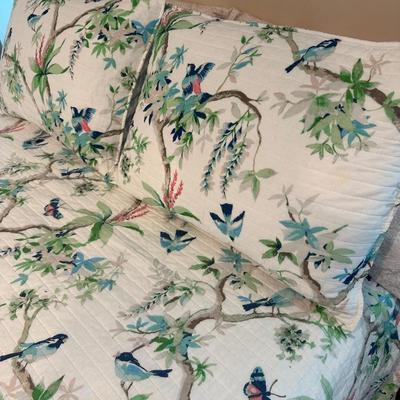 PINK FULL SIZE VINTAGE BED WITH BEDDING