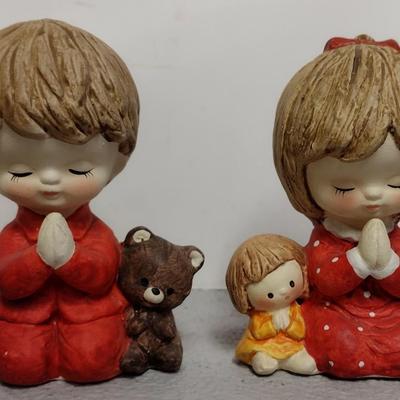 Mirrored Shelves and Praying Children Figures