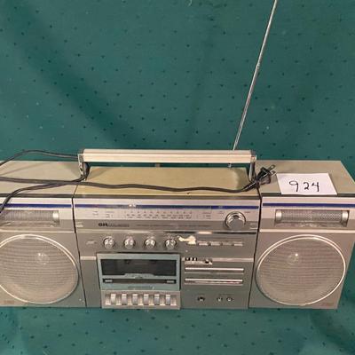 SR 2100 Radio