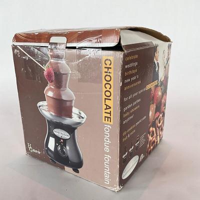 796 Nostalgia Electric Chocolate Fondue Fountain