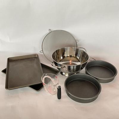805 Baking Pan with Colander