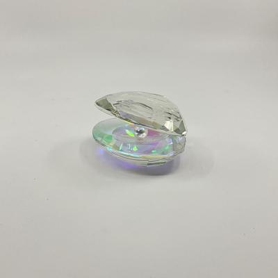 814 Oleg Cassini with Pearl Crystal Clam Shell