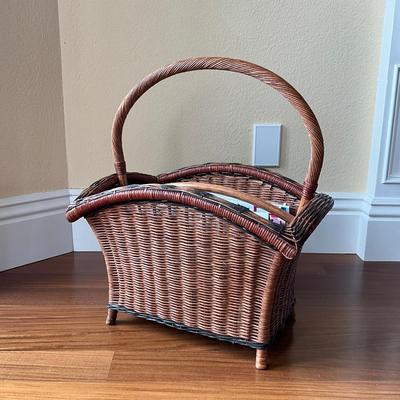 724 Wicker Magazine Rack