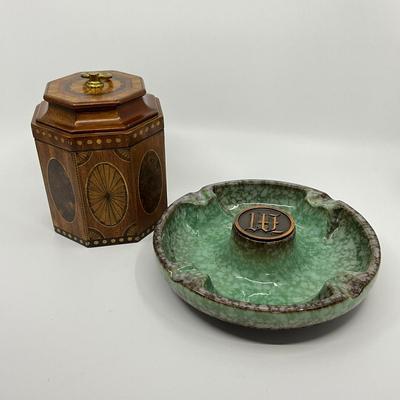 732 Decorative Inlaid Wooden Box With Large Hyde Park Ashtray