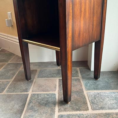 762 Mahogany Brass Trim Side Stand