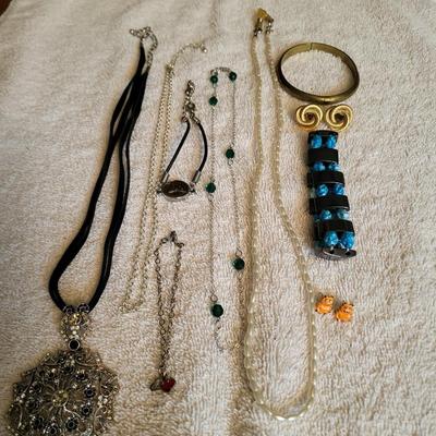NICE VARIETY OF COSTUME JEWELRY