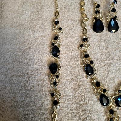 BRI LOVE NECKLACE, BRACELET AND EARRING SET