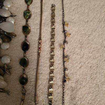 VARIETY OF BRACELETS AND A SHOE CLIP