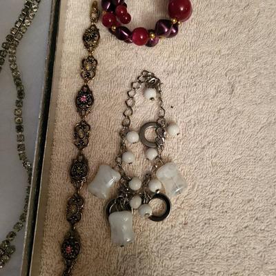 VINTAGE COSTUME JEWELRY, SOME SIGNED PIECES