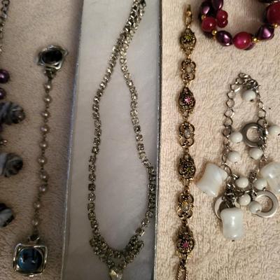 VINTAGE COSTUME JEWELRY, SOME SIGNED PIECES