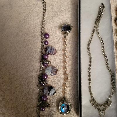 VINTAGE COSTUME JEWELRY, SOME SIGNED PIECES