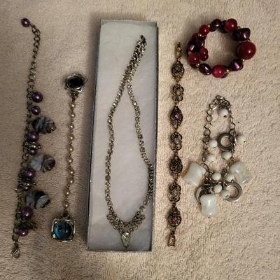 VINTAGE COSTUME JEWELRY, SOME SIGNED PIECES