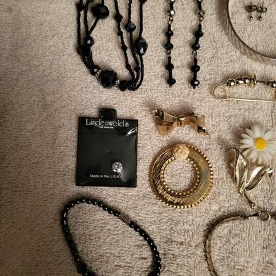 NICE VARIETY OF COSTUME JEWELRY