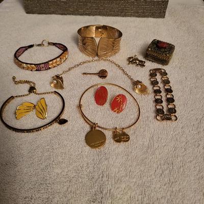 GOLD TONED JEWELRY, SOME PIECES ARE SIGNED