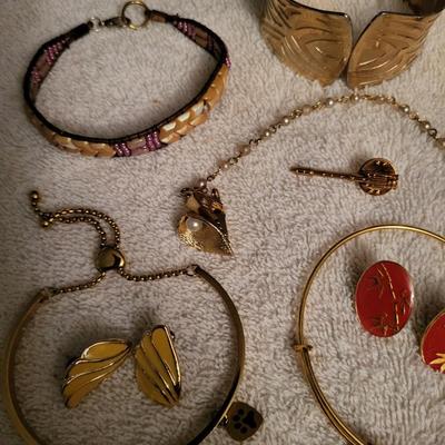 GOLD TONED JEWELRY, SOME PIECES ARE SIGNED