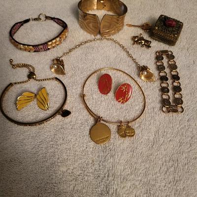 GOLD TONED JEWELRY, SOME PIECES ARE SIGNED