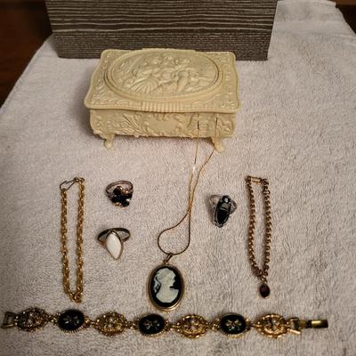 TRINKET BOX AND COSTUME JEWELRY, SOME SIGNED