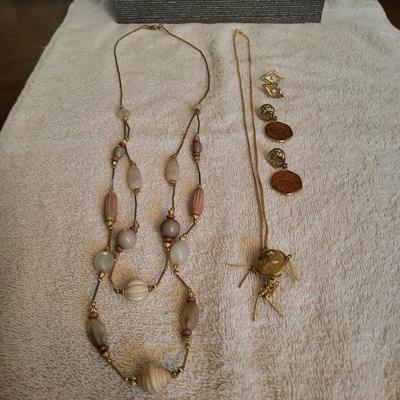 2 NECKLACES AND 2 PAIRS OF CLIP ON EARRINGS