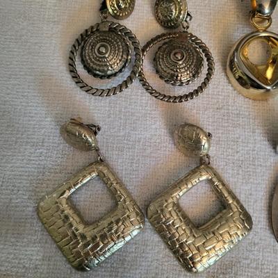 5 PAIRS OF CLIP ON EARRINGS