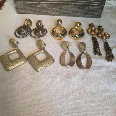5 PAIRS OF CLIP ON EARRINGS