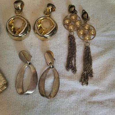 5 PAIRS OF CLIP ON EARRINGS