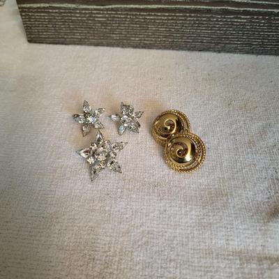 WEISS RHINESTONE CLIP ON EARRINGS, BROOCH AND TRIFARI EARRINGS